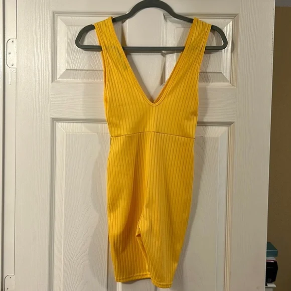 Yellow Rumper - Picture 1 of 1